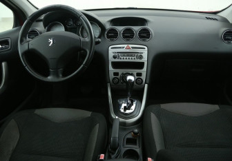 Подержанный автомобиль Peugeot 308 Hatchback 2008 года (12 фото)