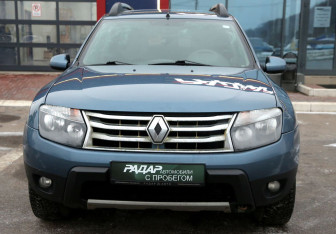 Подержанный автомобиль Renault Duster 2014 года (2 фото)