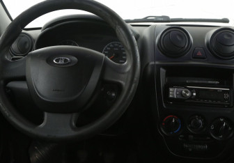 Подержанный автомобиль LADA (ВАЗ) Granta Liftback 2015 года (14 фото)