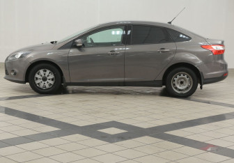 Подержанный автомобиль Ford Focus Sedan 2012 года (7 фото)