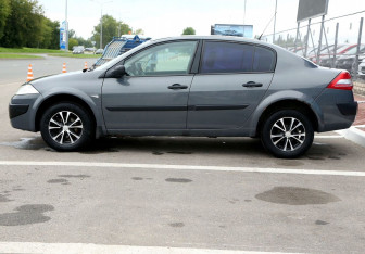Подержанный автомобиль Renault Megane Sedan 2007 года (8 фото)