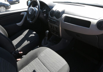 Подержанный автомобиль Renault Sandero 2012 года (9 фото)