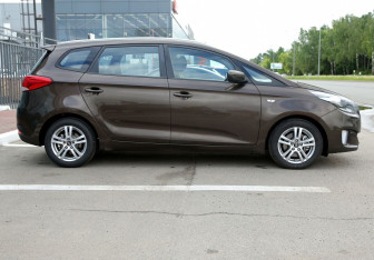 Подержанный автомобиль Kia Carens 2016 года (7 фото)
