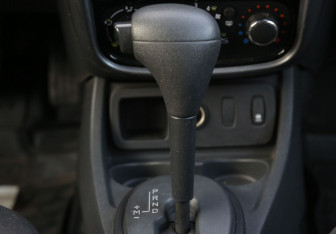 Подержанный автомобиль Renault Duster 2012 года (13 фото)