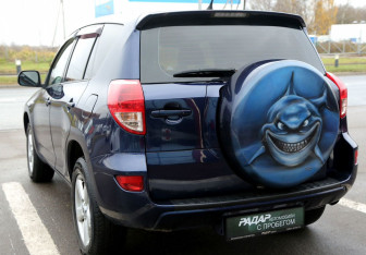 Подержанный автомобиль Toyota RAV4 2007 года (4 фото)