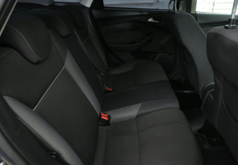 Подержанный автомобиль Ford Focus Sedan 2012 года (11 фото)
