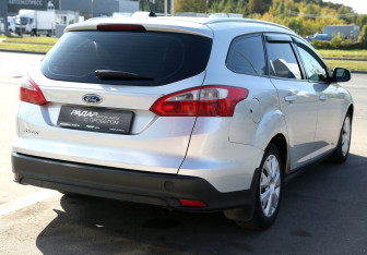 Подержанный автомобиль Ford Focus Wagon 2013 года (6 фото)