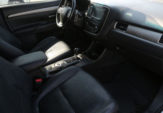 Подержанный автомобиль Mitsubishi Outlander 2013 года (9 фото)