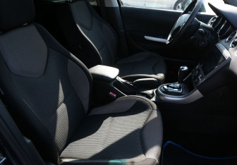 Подержанный автомобиль Peugeot 308 Hatchback 2009 года (10 фото)