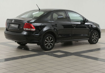 Подержанный автомобиль Volkswagen Polo Sedan 2014 года (4 фото)