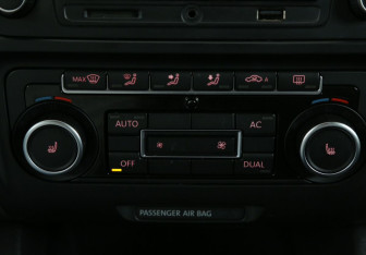 Подержанный автомобиль Volkswagen Jetta Sedan 2011 года (18 фото)