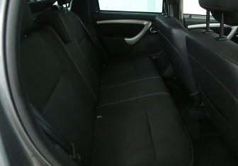 Подержанный автомобиль Nissan Terrano 2015 года (11 фото)