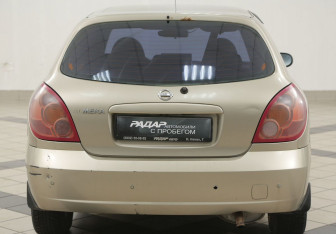 Подержанный автомобиль Nissan Almera Hatchback 2004 года (3 фото)