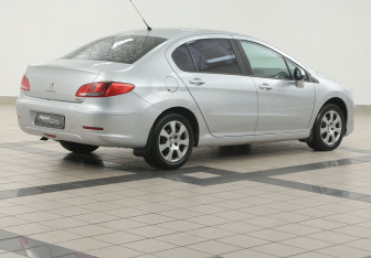 Подержанный автомобиль Peugeot 408 2012 года (4 фото)