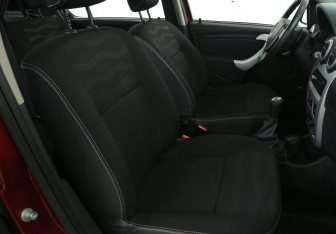 Подержанный автомобиль Renault Sandero 2013 года (10 фото)