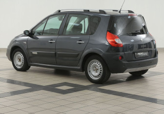 Подержанный автомобиль Renault Scenic 2008 года (2 фото)