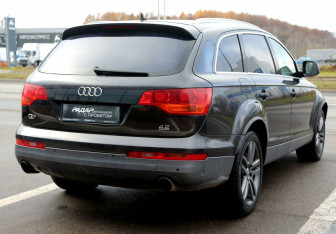 Подержанный автомобиль Audi Q7 2005 года (6 фото)