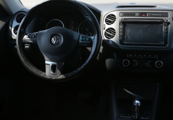 Подержанный автомобиль Volkswagen Tiguan 2012 года (14 фото)