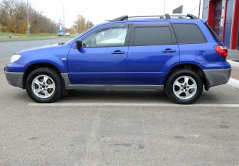 Подержанный автомобиль Mitsubishi Outlander 2007 года (8 фото)