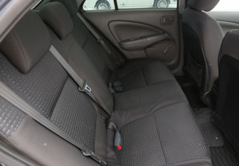 Подержанный автомобиль Nissan Almera Classic 2010 года (11 фото)