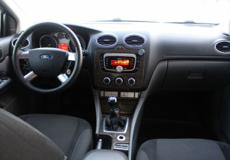 Подержанный автомобиль Ford Focus Sedan 2008 года (13 фото)