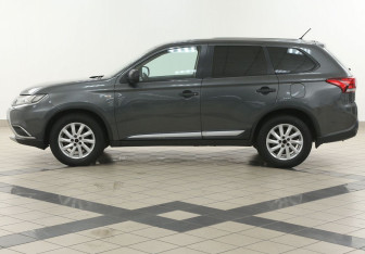 Подержанный автомобиль Mitsubishi Outlander 2015 года (7 фото)