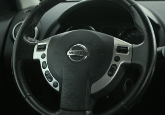 Подержанный автомобиль Nissan Qashqai 2013 года (16 фото)