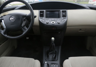 Подержанный автомобиль Nissan Primera Sedan 2004 года (12 фото)