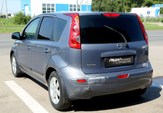 Подержанный автомобиль Nissan Note 2008 года (4 фото)