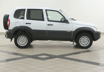 Подержанный автомобиль Chevrolet Niva 2017 года (5 фото)