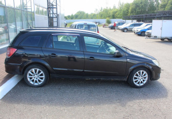 Подержанный автомобиль Opel Astra Wagon 2007 года (8 фото)