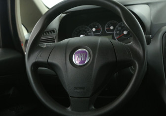 Подержанный автомобиль Fiat Punto Hatchback 2007 года (16 фото)