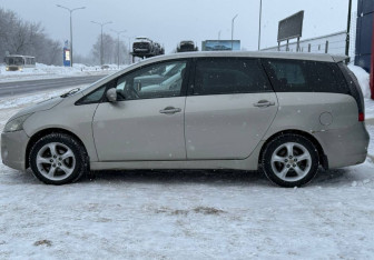 Подержанный автомобиль Mitsubishi Grandis 2006 года (5 фото)