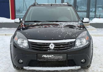 Подержанный автомобиль Renault Sandero 2014 года (3 фото)