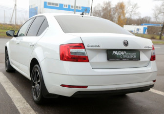 Подержанный автомобиль Skoda Octavia Liftback 2017 года (4 фото)