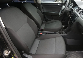 Подержанный автомобиль Skoda Rapid Liftback 2018 года (10 фото)