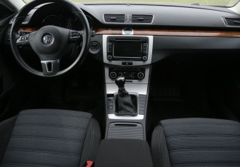 Подержанный автомобиль Volkswagen Passat CC 2011 года (12 фото)