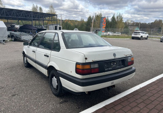 Подержанный автомобиль Volkswagen Passat Sedan 1989 года (5 фото)