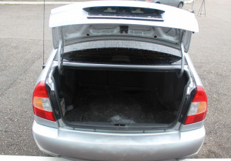 Подержанный автомобиль Hyundai Accent Sedan 2003 года (16 фото)