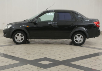 Подержанный автомобиль LADA (ВАЗ) Granta Sedan 2013 года (7 фото)