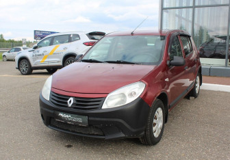 Подержанный автомобиль Renault Sandero 2013 года (3 фото)