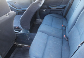 Подержанный автомобиль Audi 80 Sedan 1990 года (12 фото)