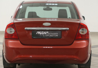 Подержанный автомобиль Ford Focus Sedan 2008 года (3 фото)