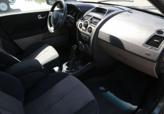 Подержанный автомобиль Renault Megane Sedan 2005 года (9 фото)