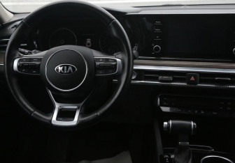 Подержанный автомобиль Kia K5 2021 года (24 фото)