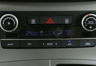 Подержанный автомобиль Hyundai H-1 2019 года (19 фото)