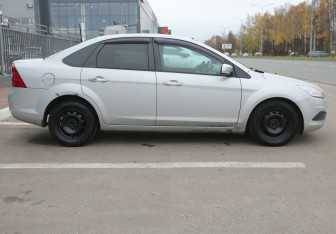 Подержанный автомобиль Ford Focus Sedan 2011 года (7 фото)