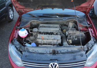 Подержанный автомобиль Volkswagen Polo Sedan 2012 года (18 фото)