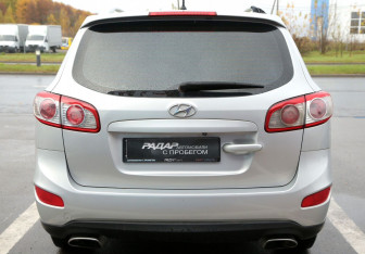 Подержанный автомобиль Hyundai Santa Fe 2010 года (5 фото)