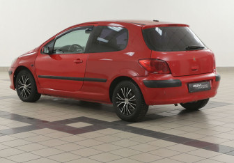 Подержанный автомобиль Peugeot 307 Hatchback 2006 года (2 фото)